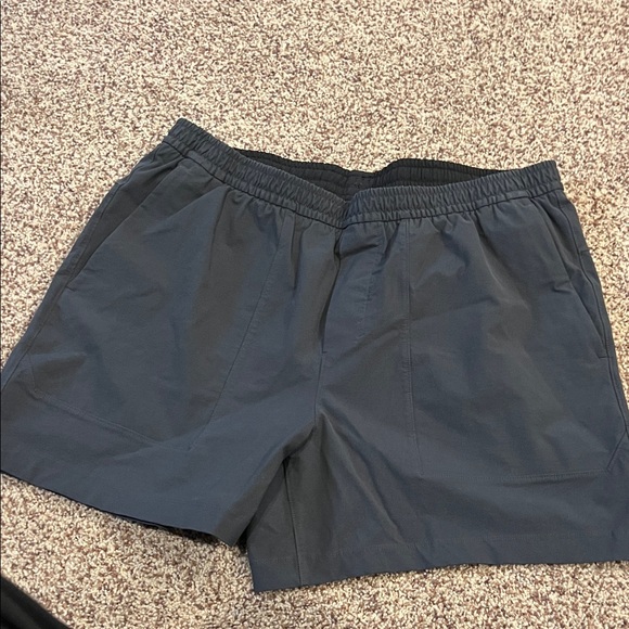 Men’s lululemon XL casual shorts - Picture 1 of 4